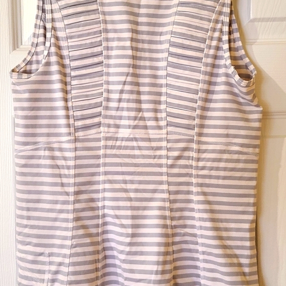 Lululemon yoga top, size 10 - Picture 2 of 3